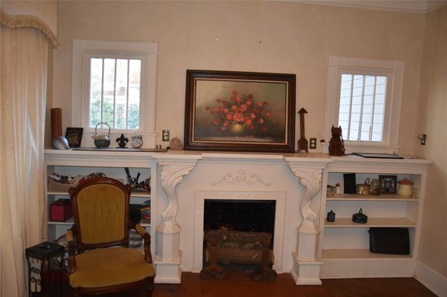 705 E Lamar Avenue, Crockett, TX 75835