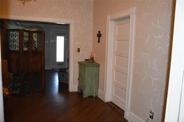 705 E Lamar Avenue, Crockett, TX 75835