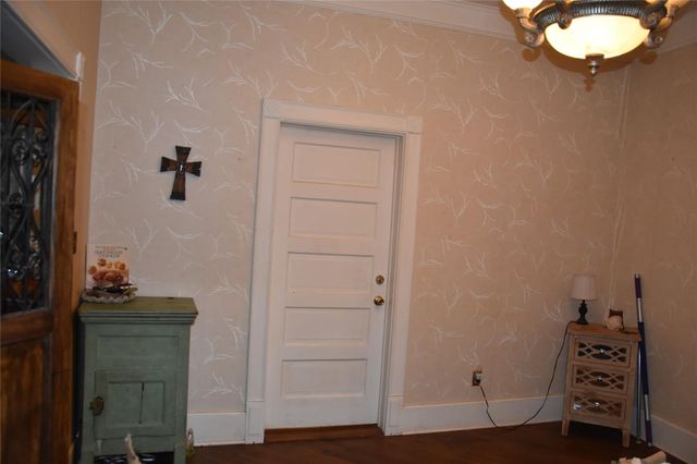 705 E Lamar Avenue, Crockett, TX 75835