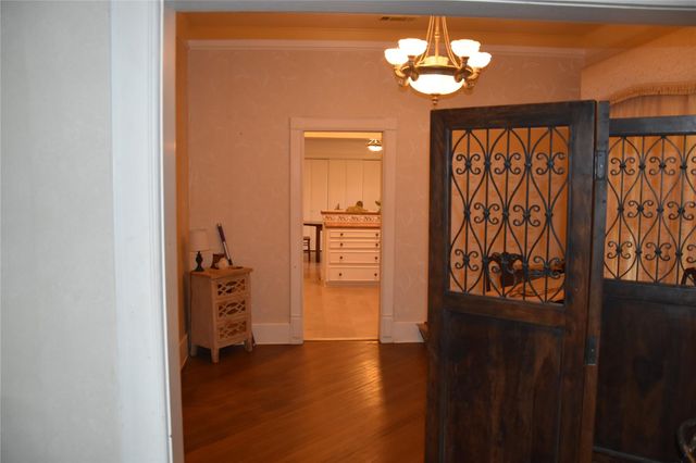 705 E Lamar Avenue, Crockett, TX 75835