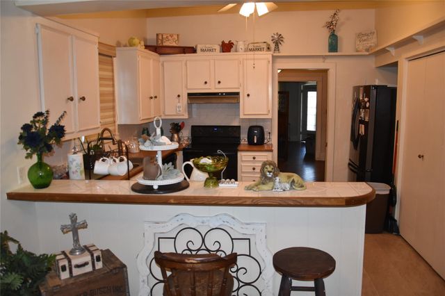 705 E Lamar Avenue, Crockett, TX 75835