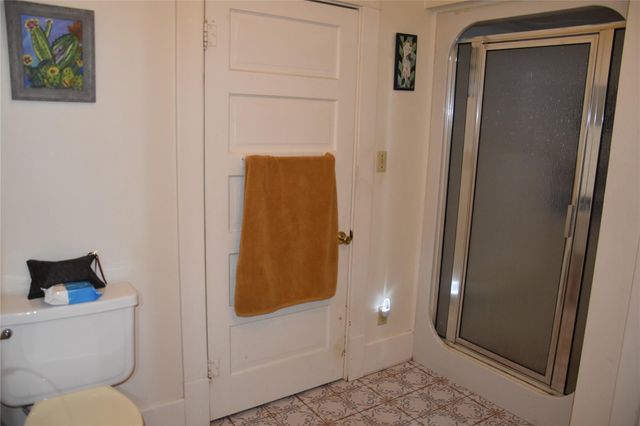 705 E Lamar Avenue, Crockett, TX 75835