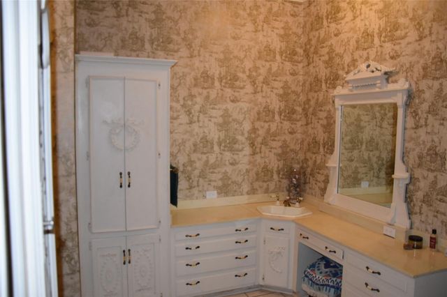 705 E Lamar Avenue, Crockett, TX 75835