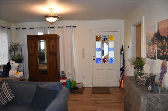 705 E Lamar Avenue, Crockett, TX 75835