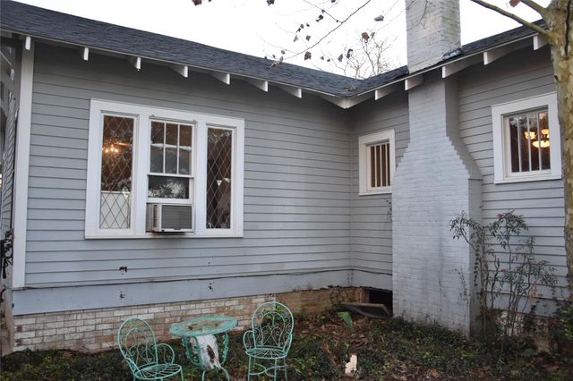 705 E Lamar Avenue, Crockett, TX 75835