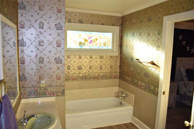 705 E Lamar Avenue, Crockett, TX 75835