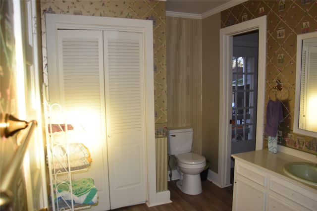 705 E Lamar Avenue, Crockett, TX 75835