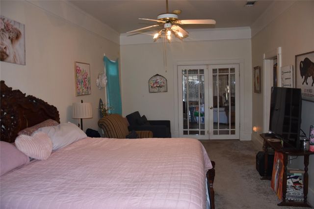 705 E Lamar Avenue, Crockett, TX 75835