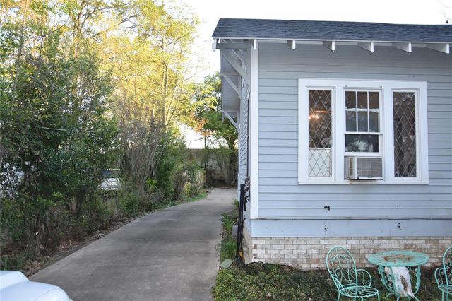 705 E Lamar Avenue, Crockett, TX 75835