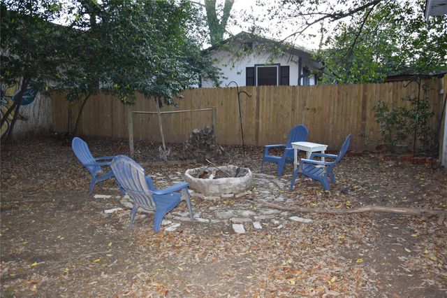 705 E Lamar Avenue, Crockett, TX 75835