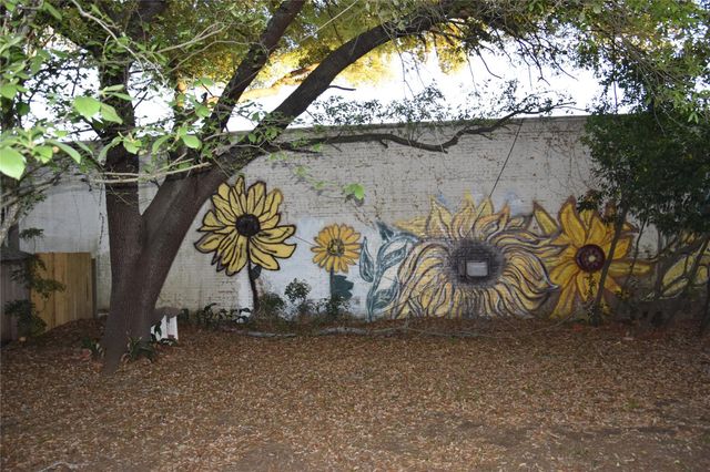 705 E Lamar Avenue, Crockett, TX 75835