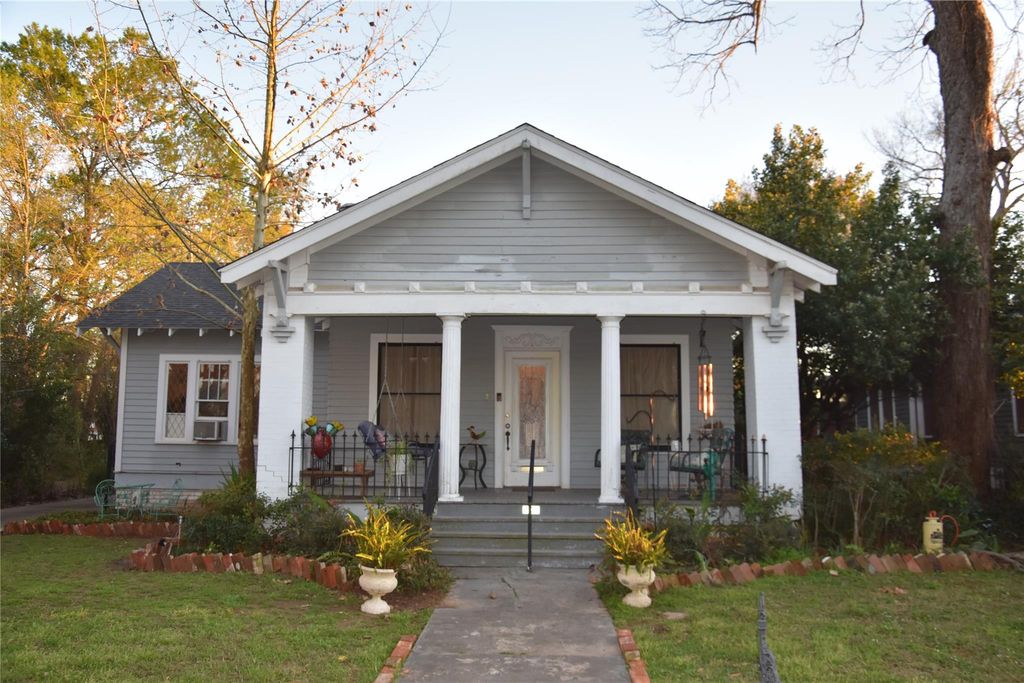 705 E Lamar Avenue, Crockett, TX 75835