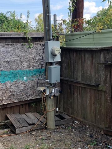 7 W Court Drive, Houston, TX 77017