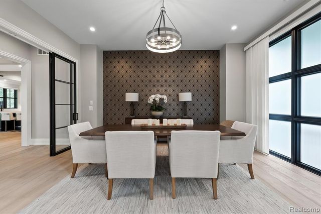 5200 Windingwood Drive, Bloomfield Hills, MI 48302