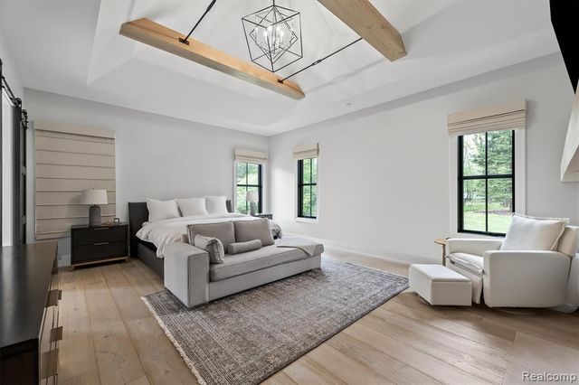 5200 Windingwood Drive, Bloomfield Hills, MI 48302