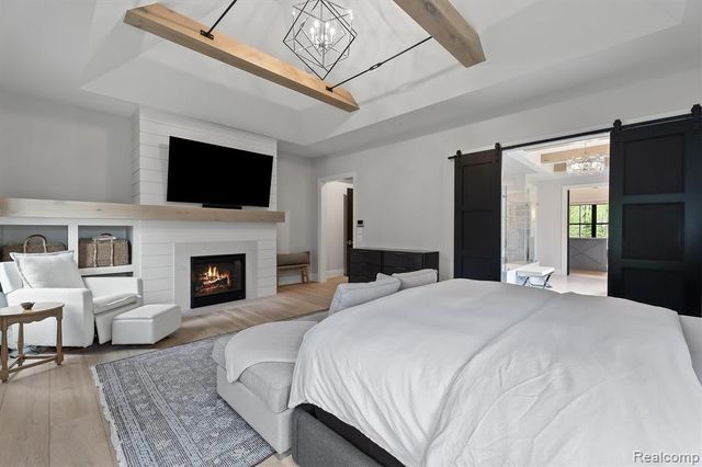 5200 Windingwood Drive, Bloomfield Hills, MI 48302