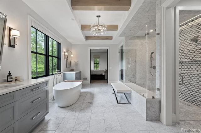 5200 Windingwood Drive, Bloomfield Hills, MI 48302