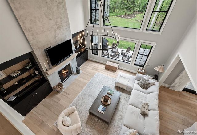 5200 Windingwood Drive, Bloomfield Hills, MI 48302