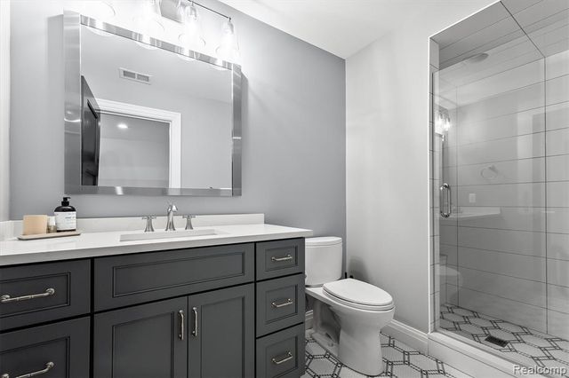 5200 Windingwood Drive, Bloomfield Hills, MI 48302