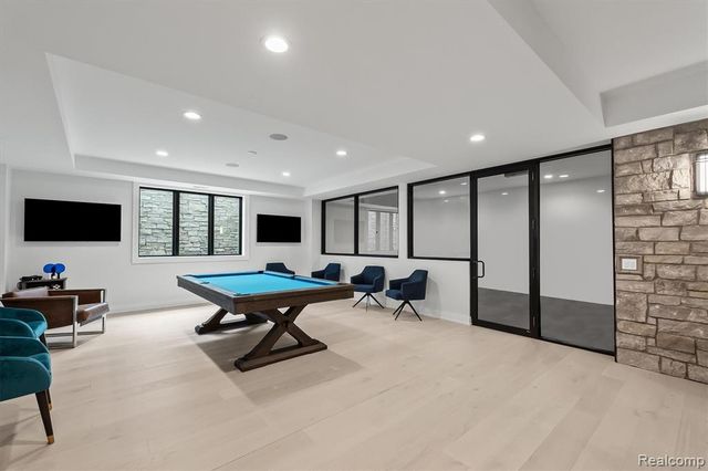 5200 Windingwood Drive, Bloomfield Hills, MI 48302