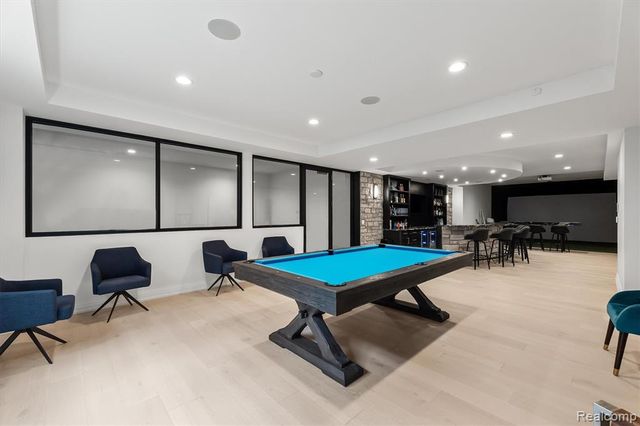 5200 Windingwood Drive, Bloomfield Hills, MI 48302