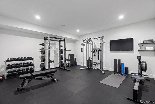5200 Windingwood Drive, Bloomfield Hills, MI 48302