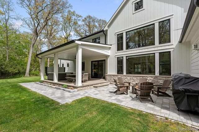 5200 Windingwood Drive, Bloomfield Hills, MI 48302