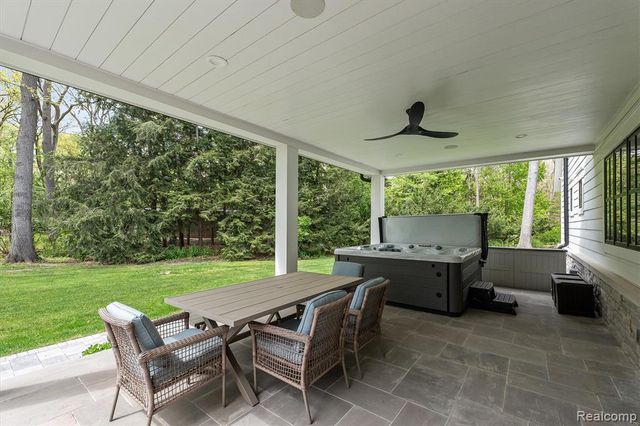 5200 Windingwood Drive, Bloomfield Hills, MI 48302