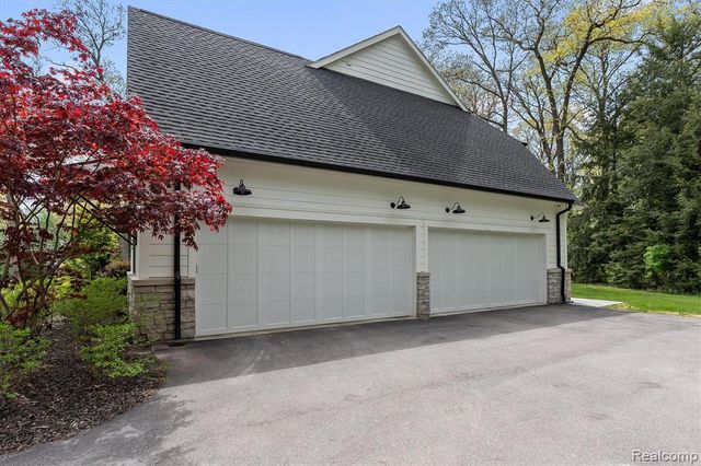 5200 Windingwood Drive, Bloomfield Hills, MI 48302