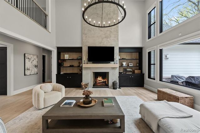 5200 Windingwood Drive, Bloomfield Hills, MI 48302