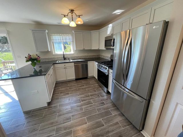 6865 Hampton Circle, Gurnee, IL 60031