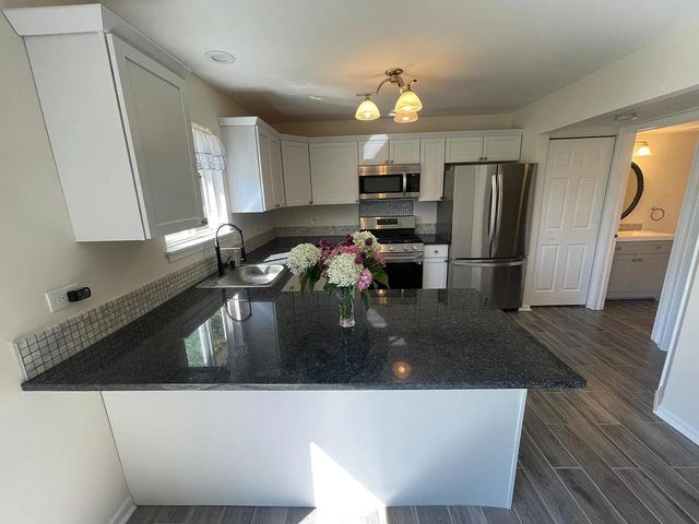 6865 Hampton Circle, Gurnee, IL 60031