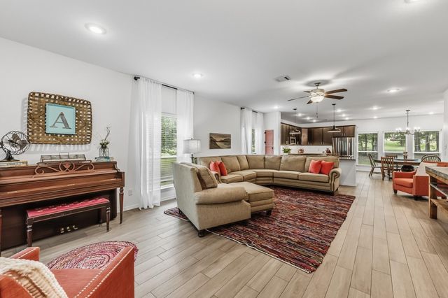 157 N Forest Drive, Huntsville, TX 77340