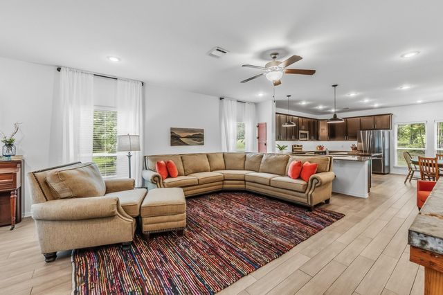 157 N Forest Drive, Huntsville, TX 77340