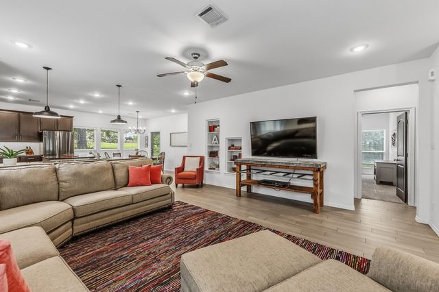 157 N Forest Drive, Huntsville, TX 77340