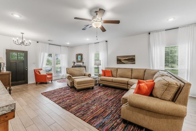 157 N Forest Drive, Huntsville, TX 77340
