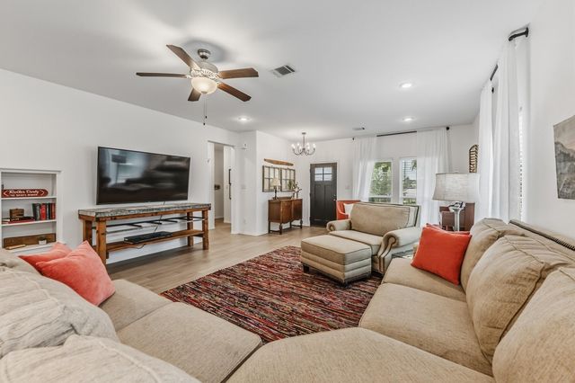 157 N Forest Drive, Huntsville, TX 77340