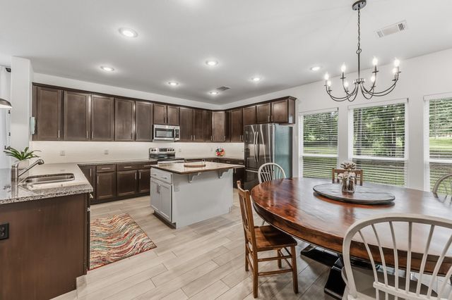 157 N Forest Drive, Huntsville, TX 77340