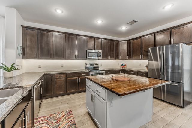 157 N Forest Drive, Huntsville, TX 77340