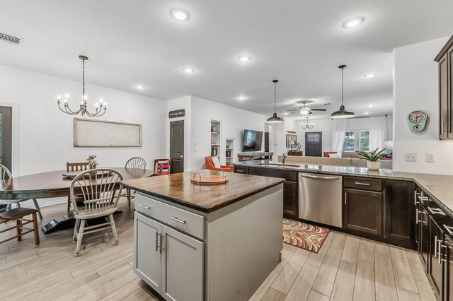 157 N Forest Drive, Huntsville, TX 77340