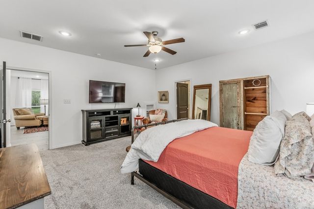 157 N Forest Drive, Huntsville, TX 77340
