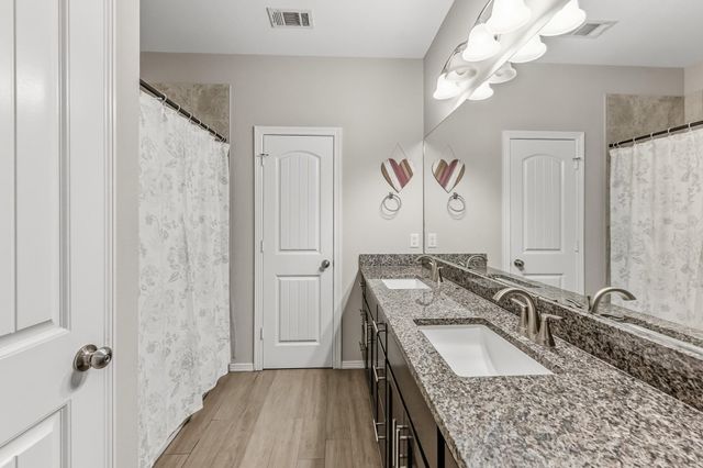 157 N Forest Drive, Huntsville, TX 77340