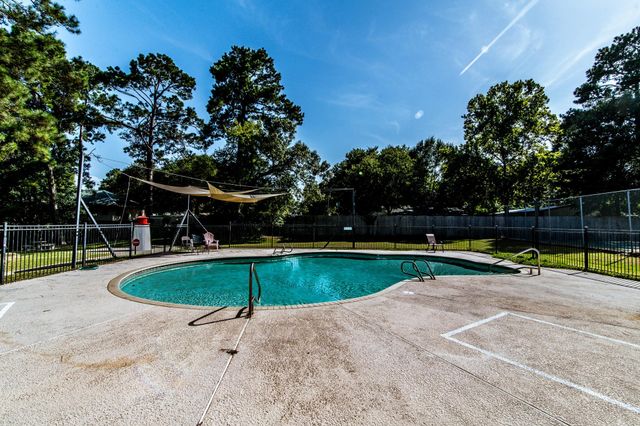 157 N Forest Drive, Huntsville, TX 77340