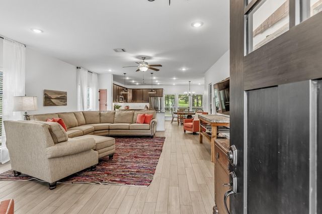 157 N Forest Drive, Huntsville, TX 77340