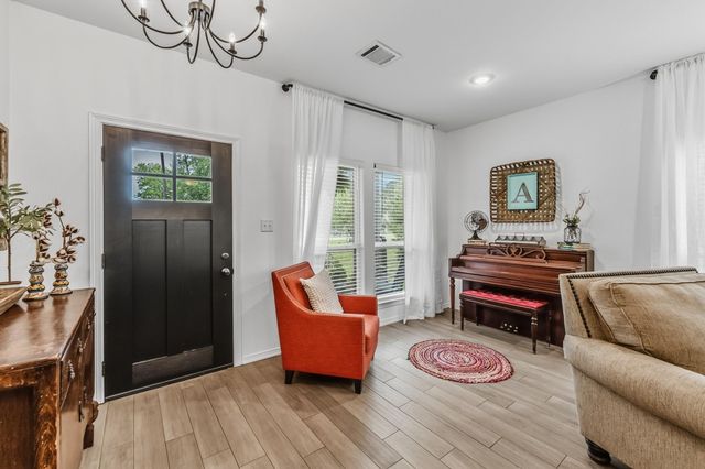 157 N Forest Drive, Huntsville, TX 77340