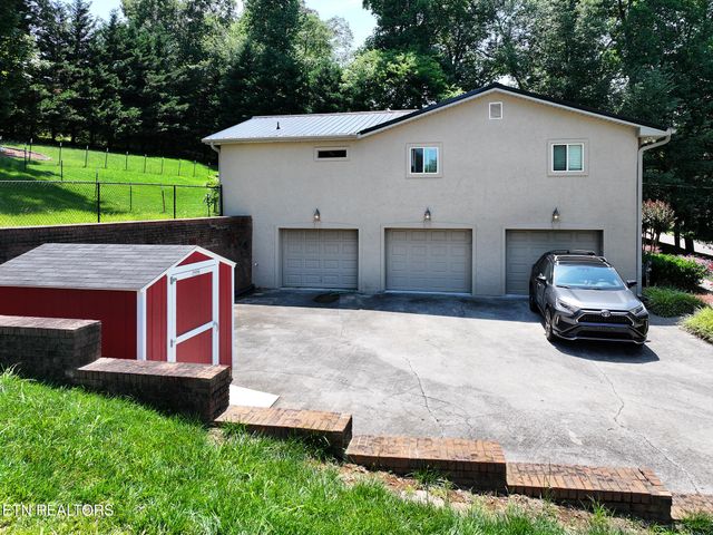 628 Greenwich Drive, Maryville, TN 37803