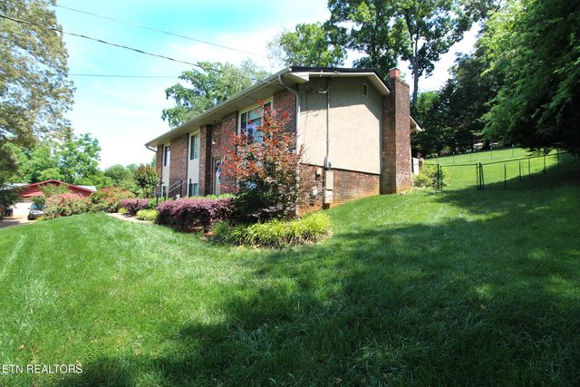 628 Greenwich Drive, Maryville, TN 37803
