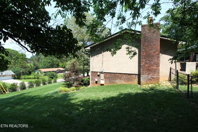 628 Greenwich Drive, Maryville, TN 37803