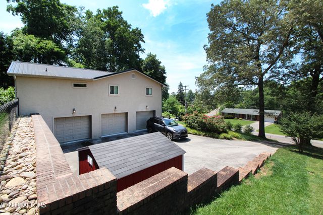 628 Greenwich Drive, Maryville, TN 37803