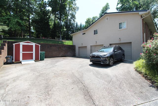 628 Greenwich Drive, Maryville, TN 37803